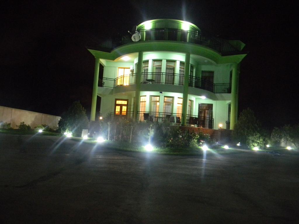 Villa Qero Batumi Exterior photo