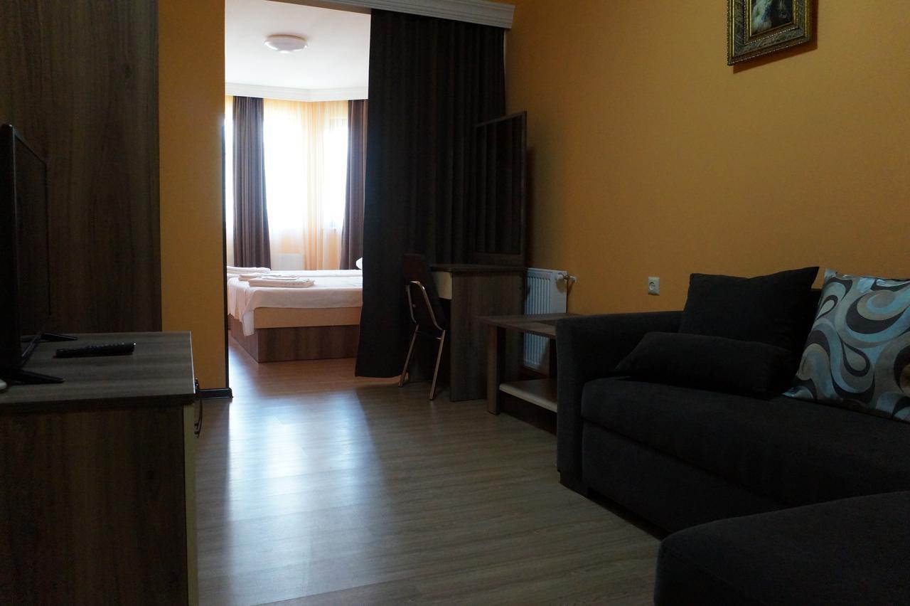 Villa Qero Batumi Exterior photo